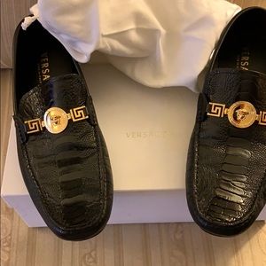 Versace men’s car shoes in black